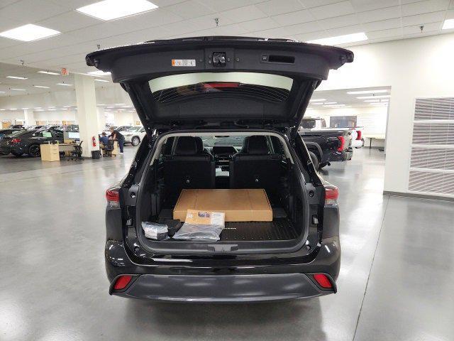 new 2026 Toyota Highlander car, priced at $53,273