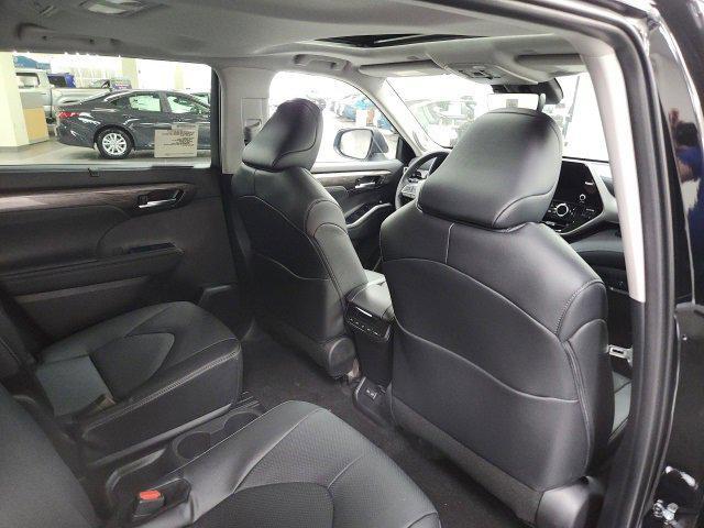 new 2026 Toyota Highlander car, priced at $53,273