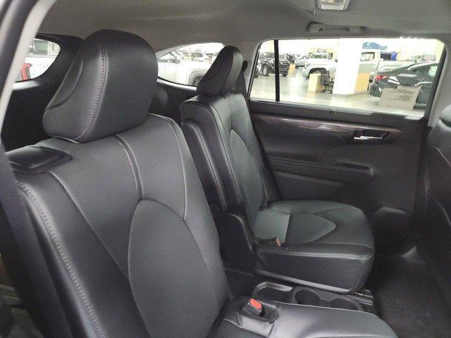 new 2026 Toyota Highlander car, priced at $53,273