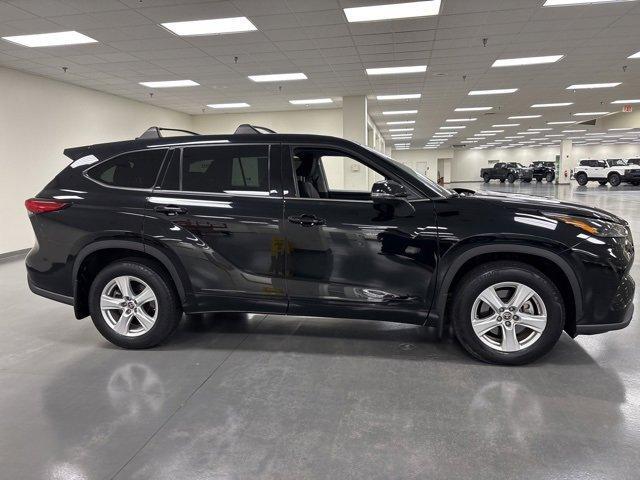 used 2022 Toyota Highlander car, priced at $33,260