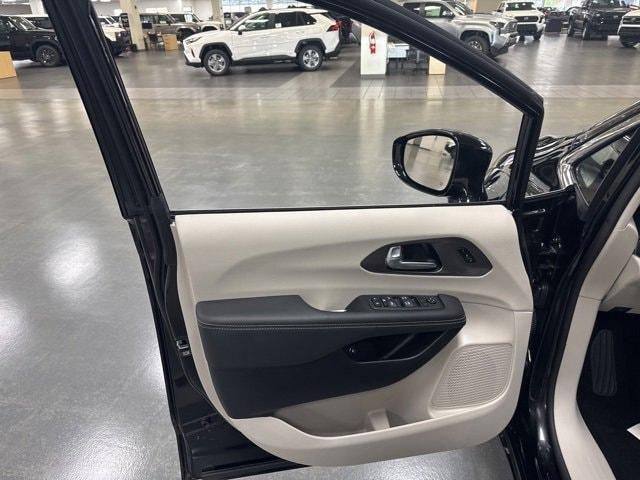 used 2024 Chrysler Pacifica Hybrid car, priced at $33,168
