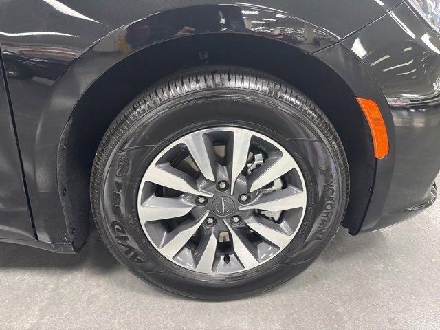 used 2024 Chrysler Pacifica Hybrid car, priced at $33,168
