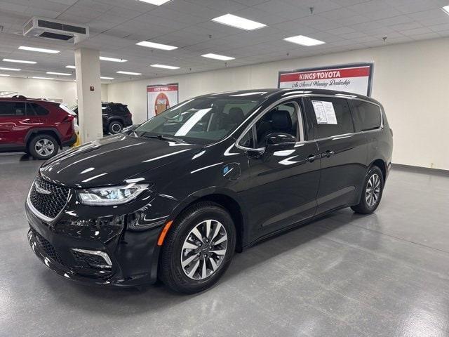 used 2024 Chrysler Pacifica Hybrid car, priced at $33,168