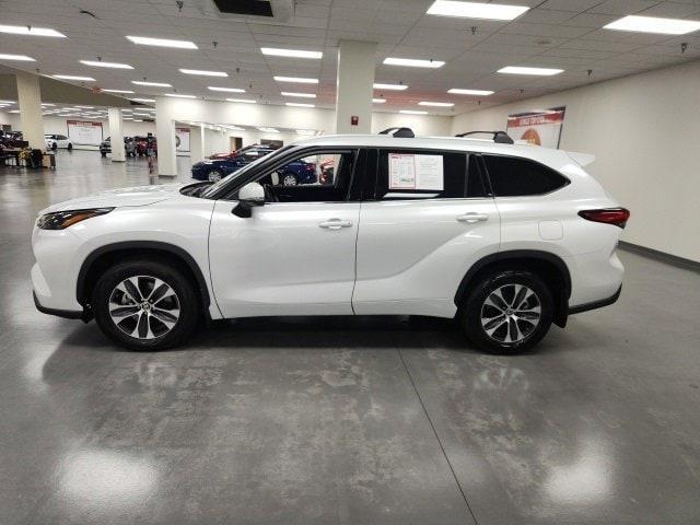 used 2022 Toyota Highlander car, priced at $38,974