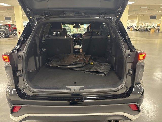 used 2023 Toyota Highlander car, priced at $42,998