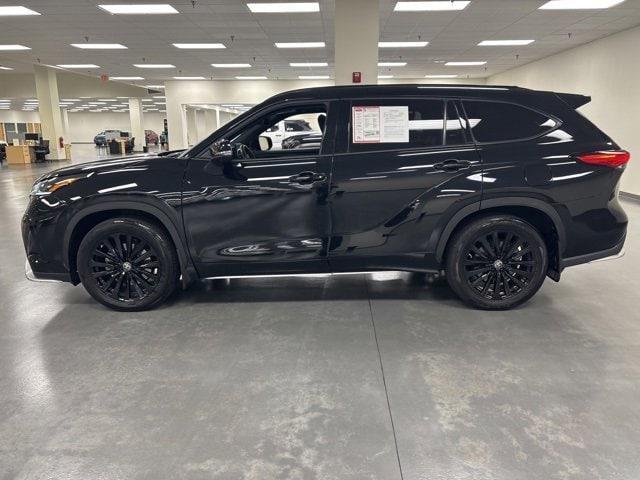 used 2023 Toyota Highlander car, priced at $42,998