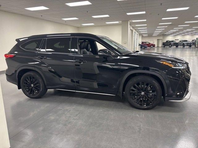 used 2023 Toyota Highlander car, priced at $42,998