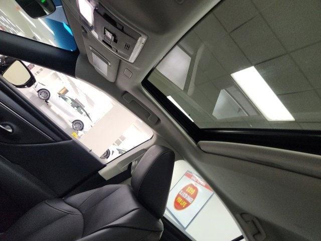 used 2022 Lexus ES 350 car, priced at $32,300