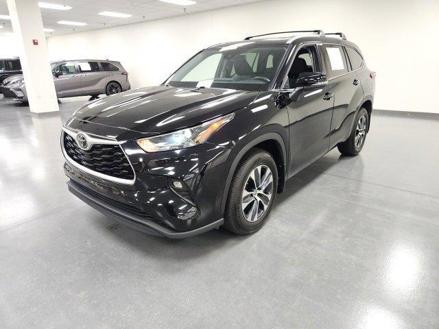 used 2022 Toyota Highlander car, priced at $38,618