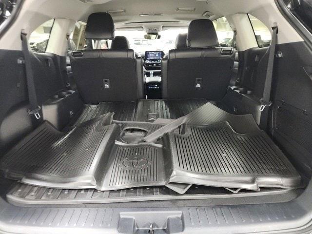 used 2022 Toyota Highlander car, priced at $38,618