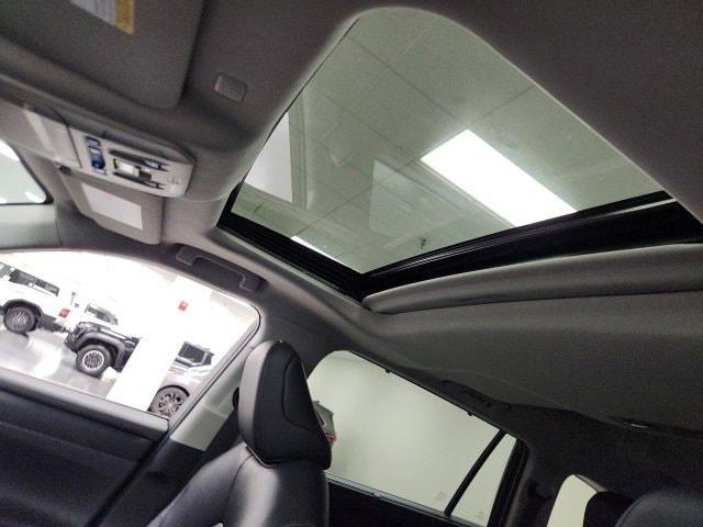 used 2022 Toyota Highlander car, priced at $38,618