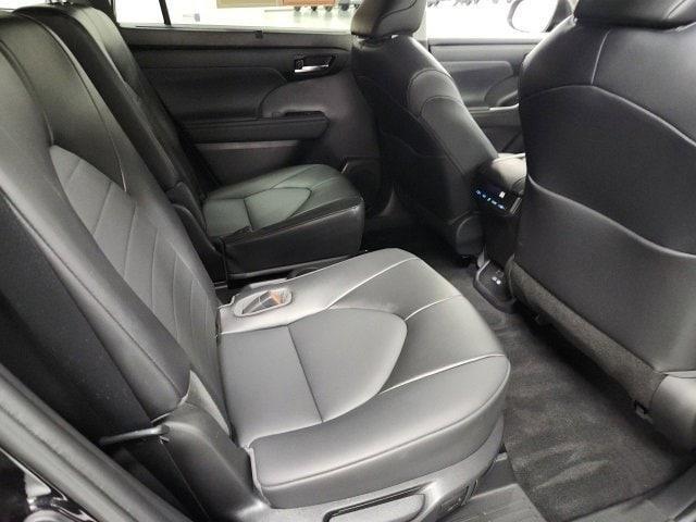 used 2022 Toyota Highlander car, priced at $38,618