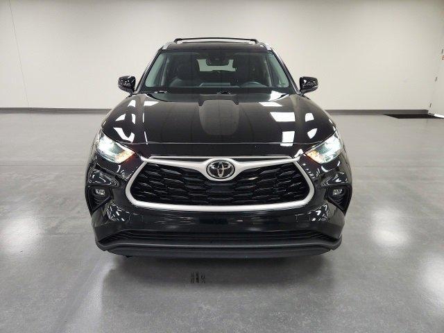 used 2022 Toyota Highlander car, priced at $38,618