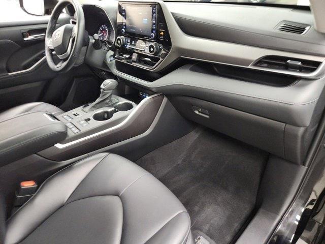 used 2022 Toyota Highlander car, priced at $38,618