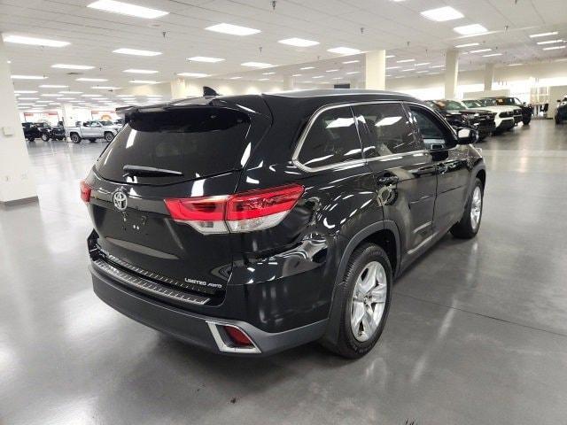 used 2018 Toyota Highlander car, priced at $29,015