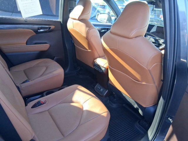 used 2020 Toyota Highlander car, priced at $36,767