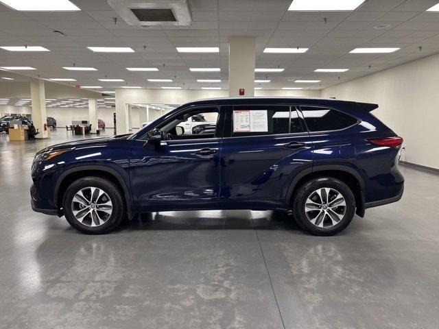 used 2022 Toyota Highlander car, priced at $39,098