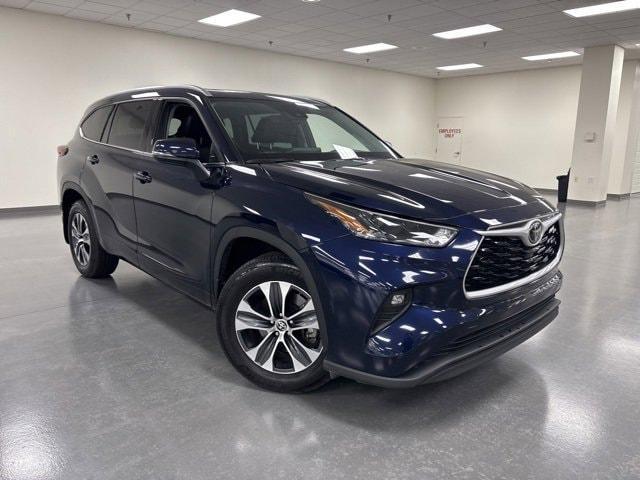used 2022 Toyota Highlander car, priced at $39,098