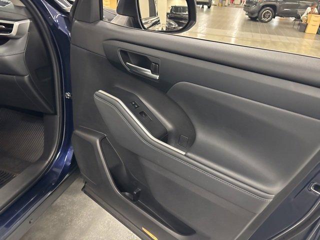used 2022 Toyota Highlander car, priced at $39,098