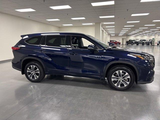 used 2022 Toyota Highlander car, priced at $39,098