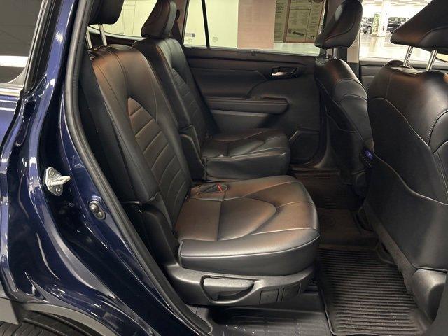 used 2022 Toyota Highlander car, priced at $39,098