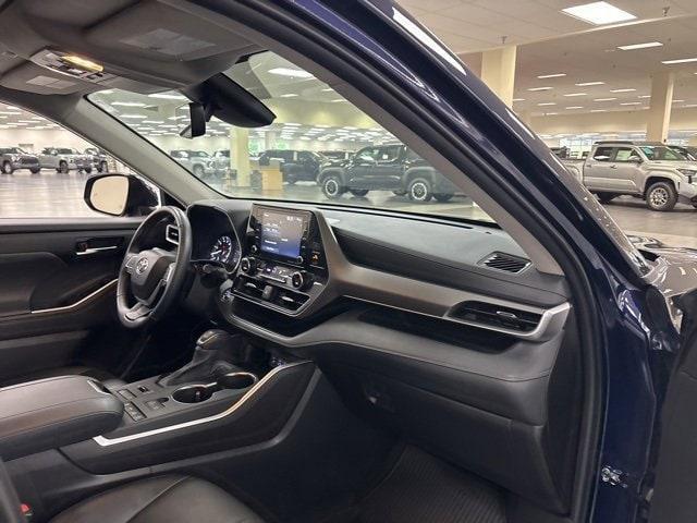 used 2022 Toyota Highlander car, priced at $39,098