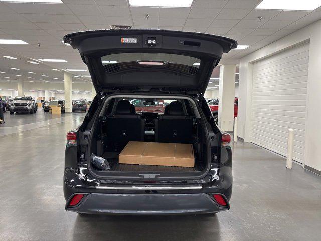 new 2026 Toyota Highlander car, priced at $53,473