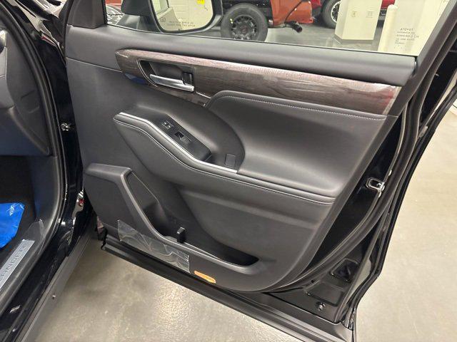 new 2026 Toyota Highlander car, priced at $53,473