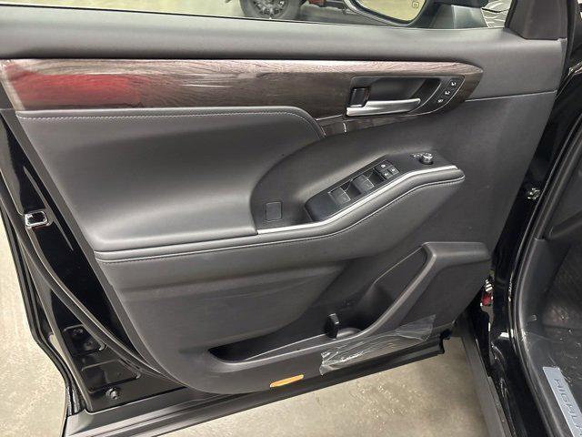 new 2026 Toyota Highlander car, priced at $53,473