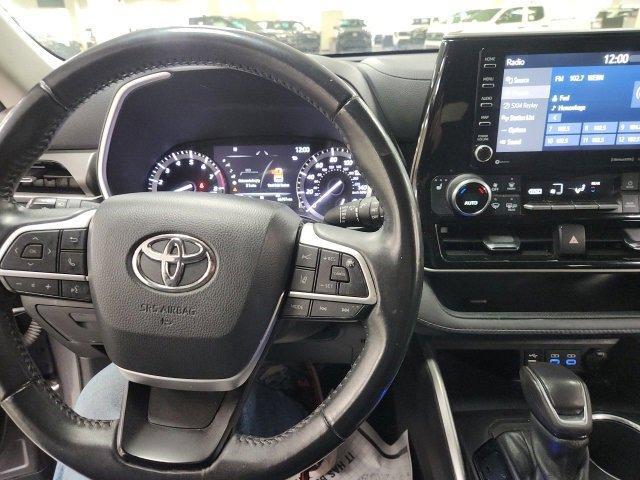 used 2022 Toyota Highlander car, priced at $33,552