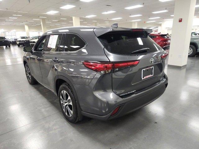 used 2022 Toyota Highlander car, priced at $33,552