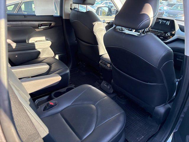 used 2021 Toyota Highlander car, priced at $33,307