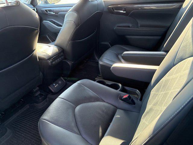used 2021 Toyota Highlander car, priced at $33,307