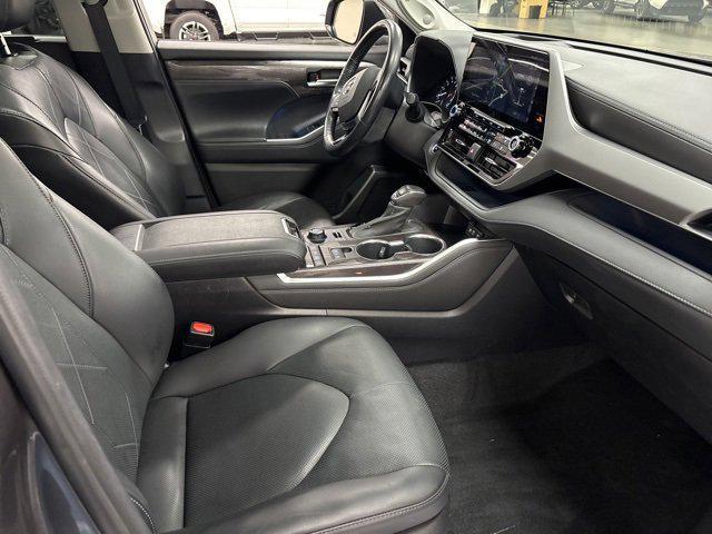 used 2021 Toyota Highlander car, priced at $33,974