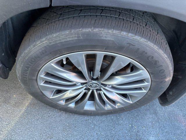 used 2021 Toyota Highlander car, priced at $33,307