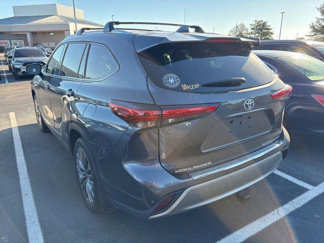 used 2021 Toyota Highlander car, priced at $33,307