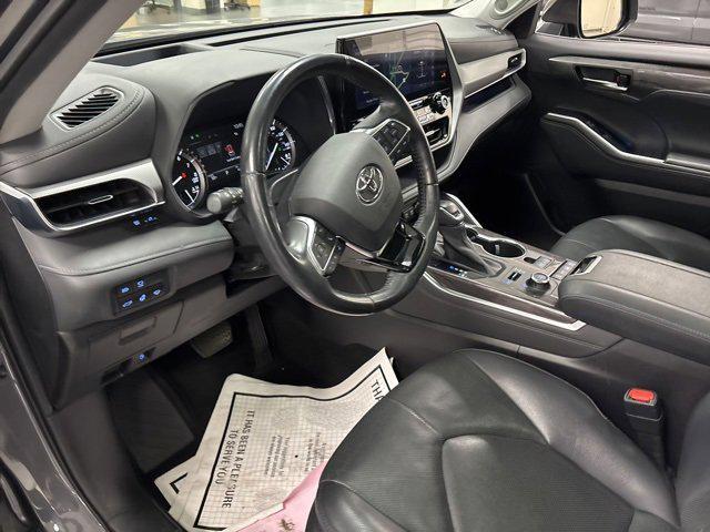 used 2021 Toyota Highlander car, priced at $33,974