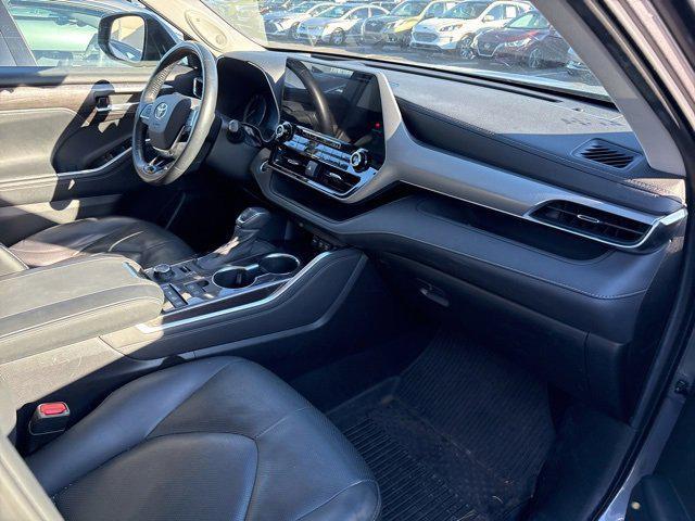 used 2021 Toyota Highlander car, priced at $33,307