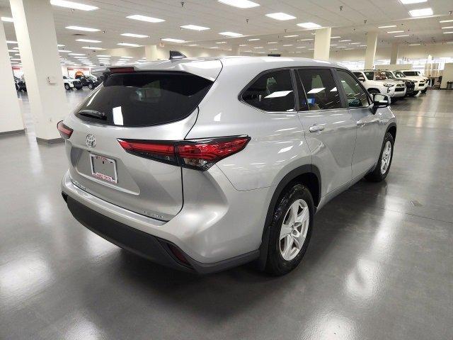 used 2023 Toyota Highlander car, priced at $35,237