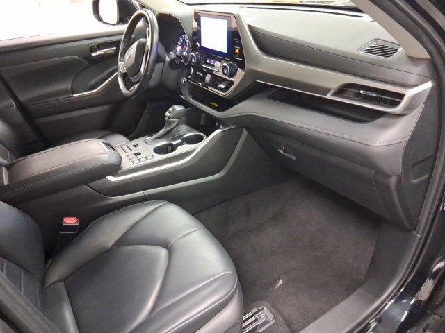 used 2024 Toyota Highlander car, priced at $40,600
