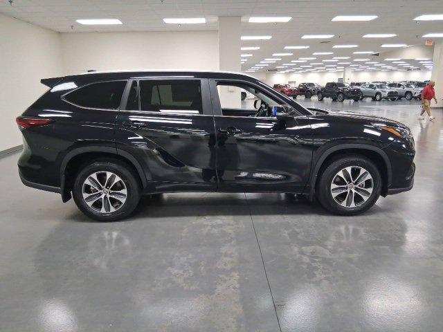 used 2024 Toyota Highlander car, priced at $40,000