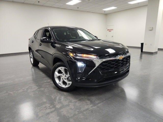 used 2025 Chevrolet Trax car, priced at $22,377