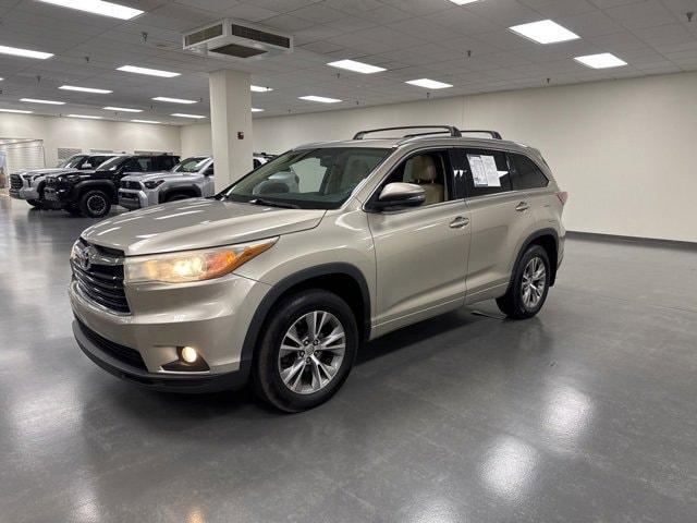 used 2015 Toyota Highlander car, priced at $11,400