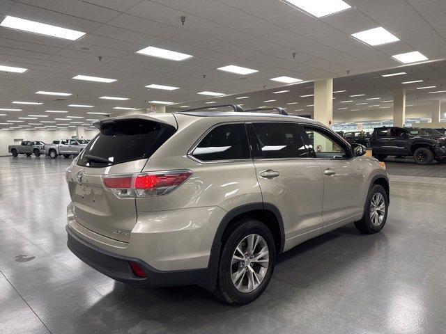 used 2015 Toyota Highlander car, priced at $11,400