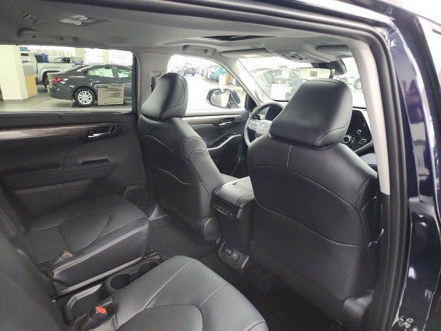 new 2026 Toyota Highlander car, priced at $53,383