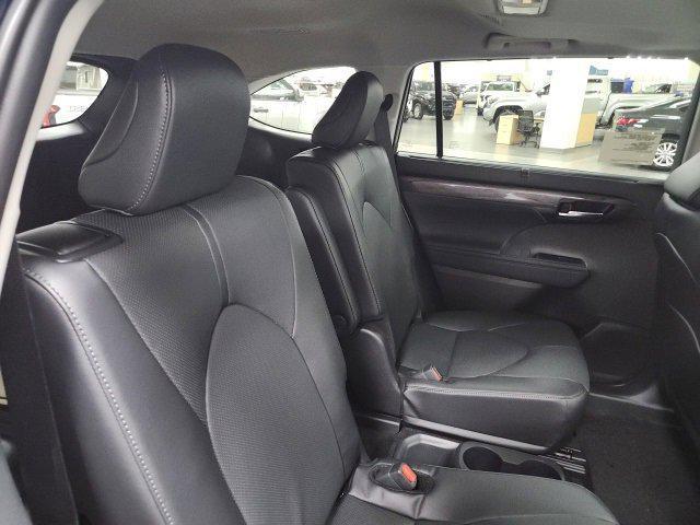 new 2026 Toyota Highlander car, priced at $53,383