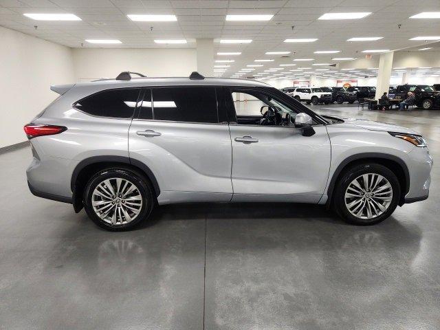 used 2022 Toyota Highlander car, priced at $42,871