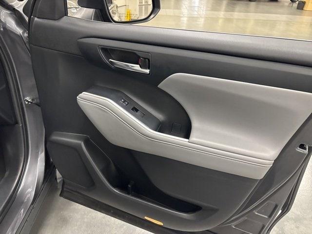 used 2022 Toyota Highlander car, priced at $30,791