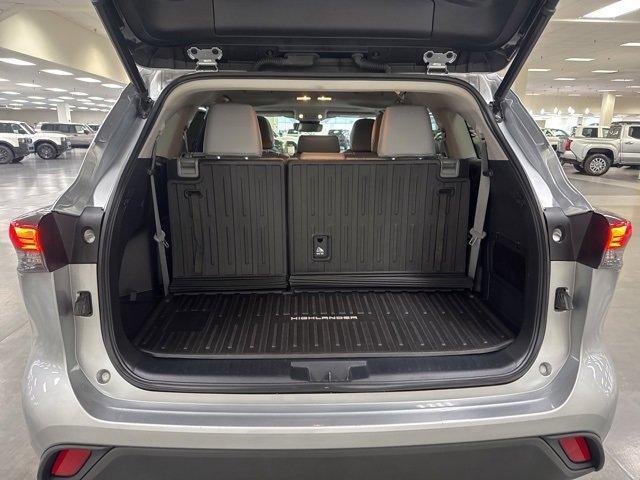 used 2022 Toyota Highlander Hybrid car, priced at $38,820