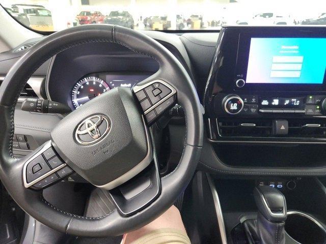 used 2024 Toyota Highlander car, priced at $34,000